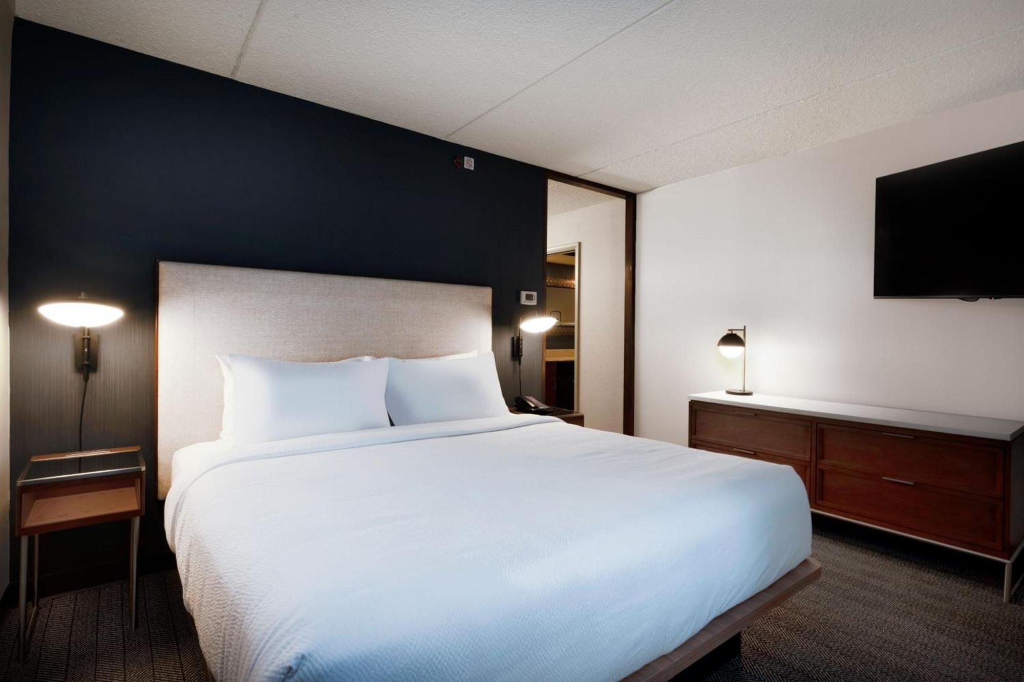Courtyard Columbus Airport Hotel Exterior foto