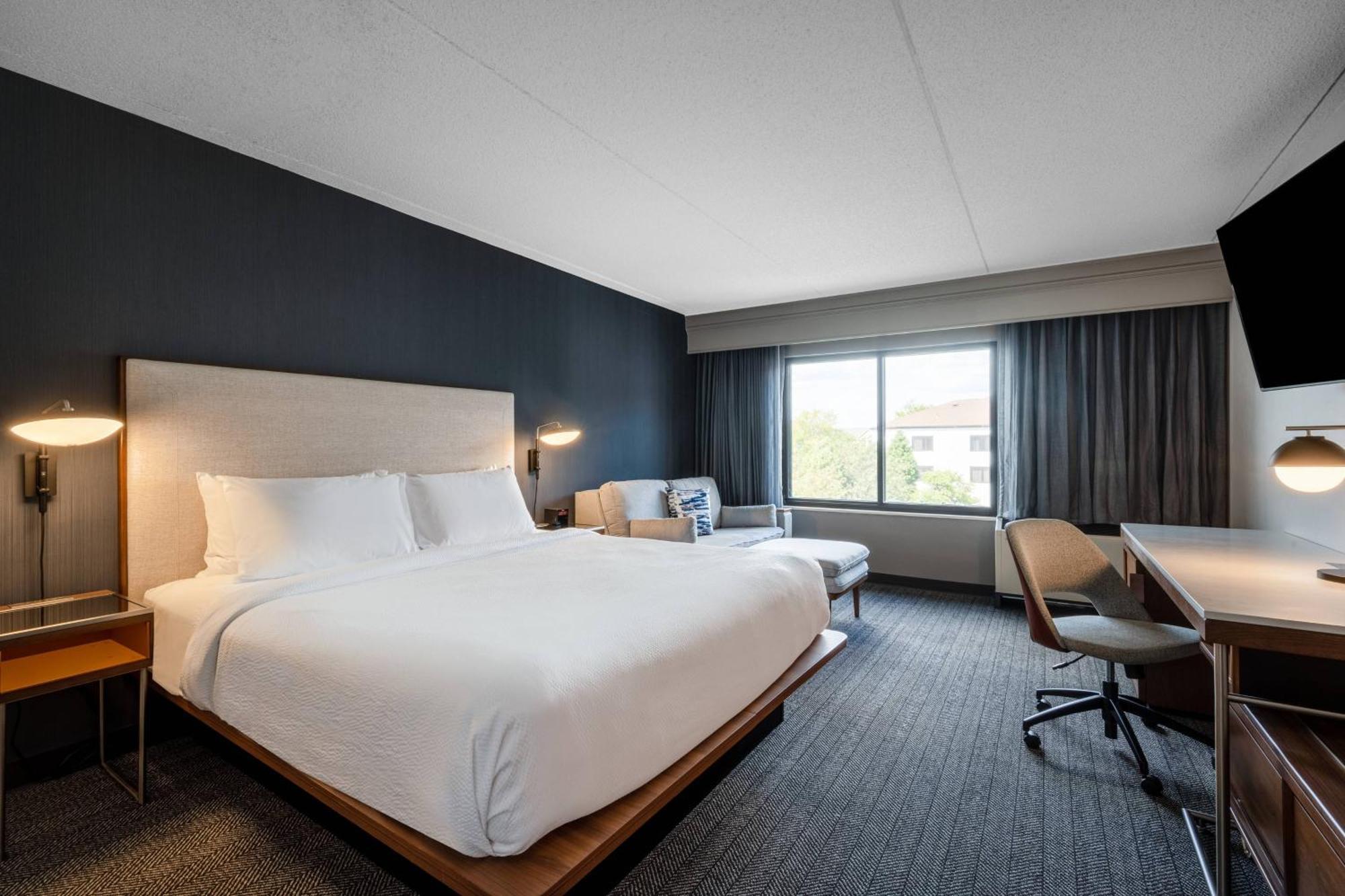 Courtyard Columbus Airport Hotel Exterior foto