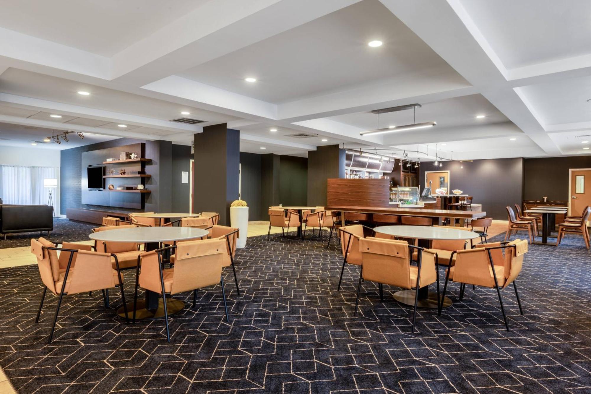 Courtyard Columbus Airport Hotel Exterior foto